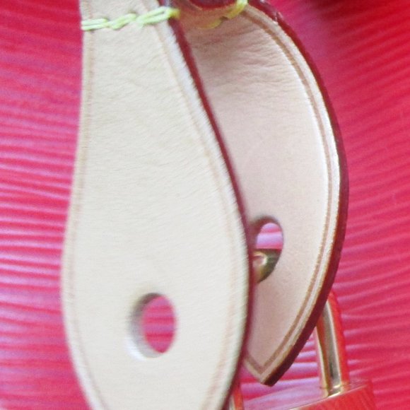 100% AUTHENTIC LOUIS VUITTON DOC EPI LEATHER PM HANDBAG (RETAIL 💲2,960) - Picture 7 of 16